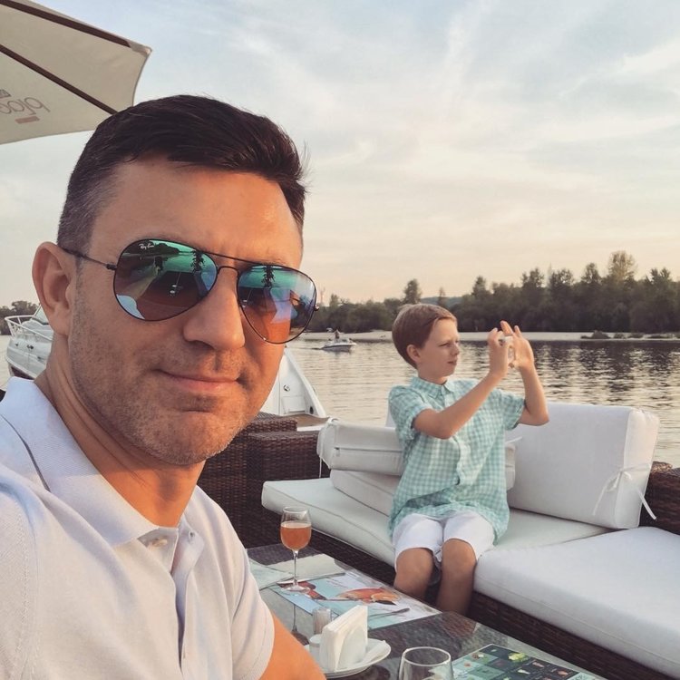 Тищенко отец и сын черный. Тищенко отец и сын черный
