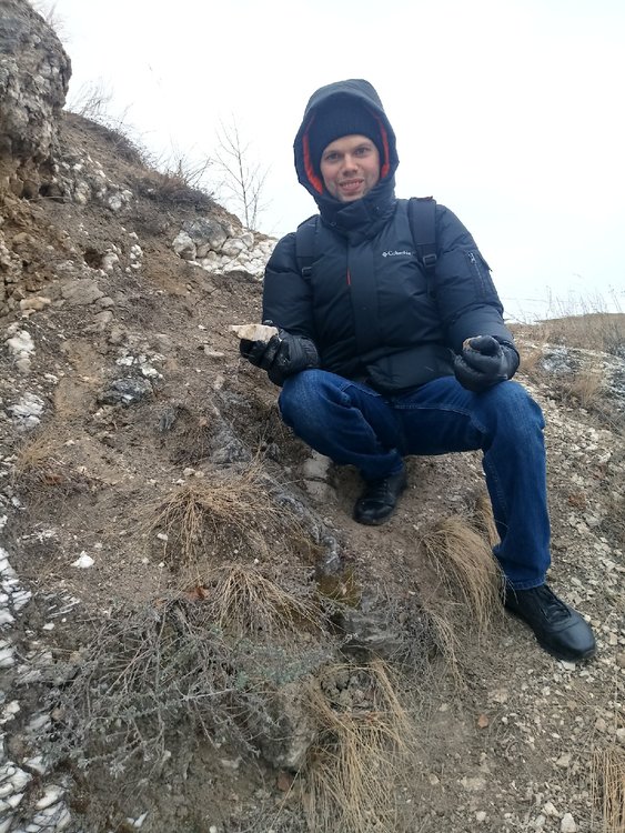 Памятник афганцу сыктывкар. Памятник ивану куратову в сыктывкаре. Площадь сыктывкар памятник ленину. Скорбящий воин в сыктывкаре. Мемориал скорбящий воин сыктывкар.