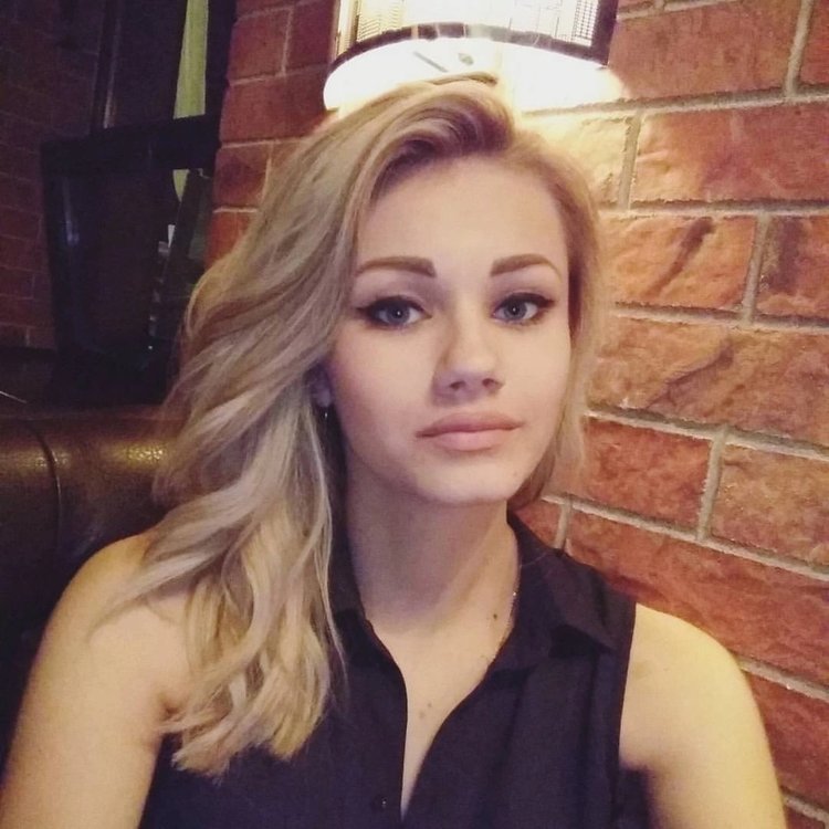 Красивые студентки фото. Встречусь прямо сейчас. Красивые незамужние женщины. Богатые одинокие дамы. Незамужние девчонки.